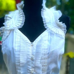 Unique White House/Black Market Top